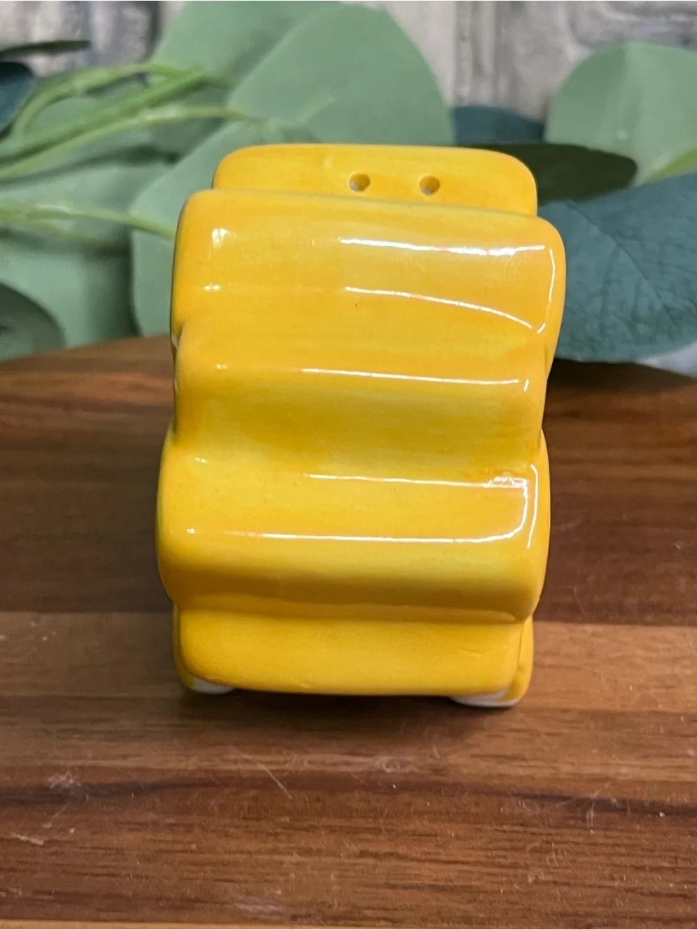 Y2K 2000s Yellow Sun Flowers Salt & Pepper Shakers Retro Polka Dot Daisy Set